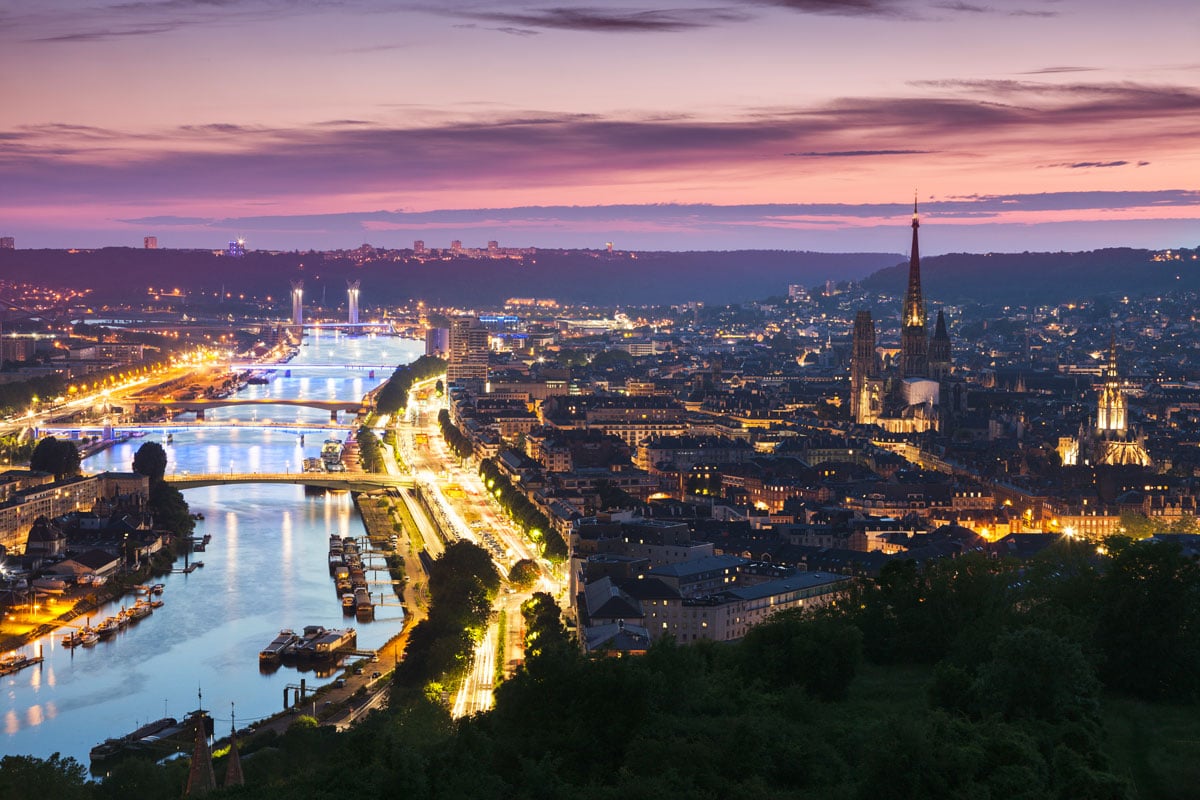 Les parisiens. Руан на закате. Руан город на закате. Венабль. Sunset of Rouen.